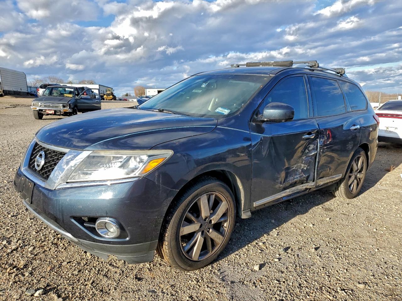 Nissan Pathfinder S Image 1