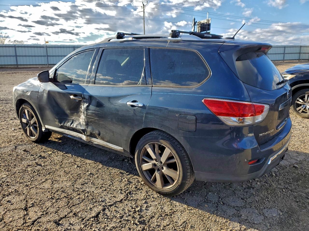 Nissan Pathfinder S Image 7