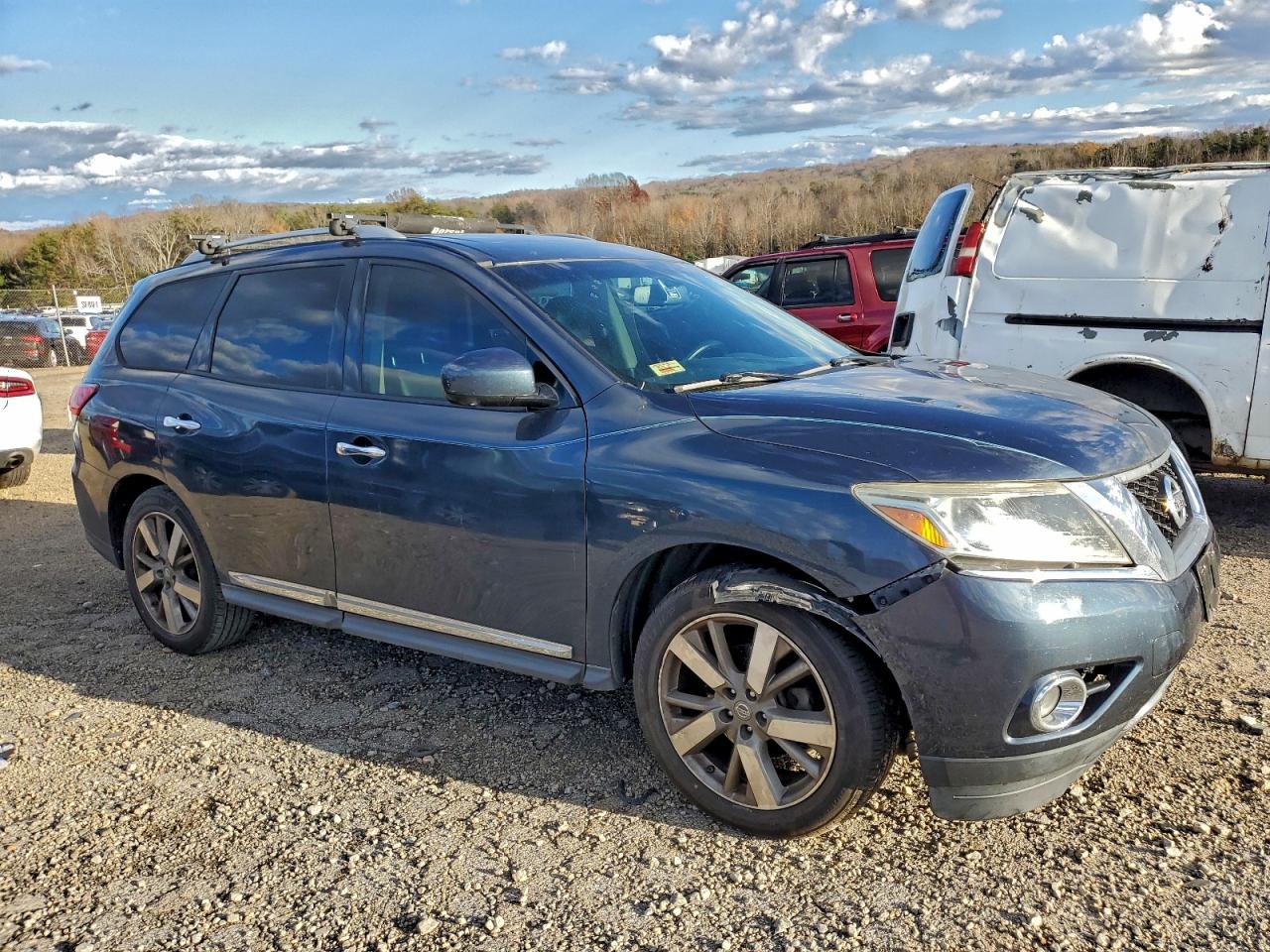 Nissan Pathfinder S Image 8