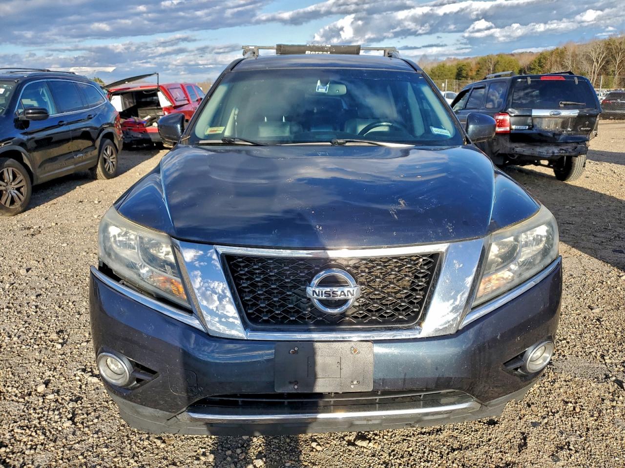 Nissan Pathfinder S Image 9