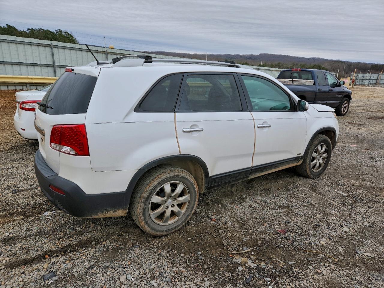 Kia Sorento Base Image 3