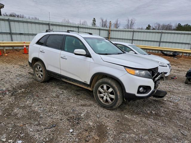 Kia Sorento Base Image 2