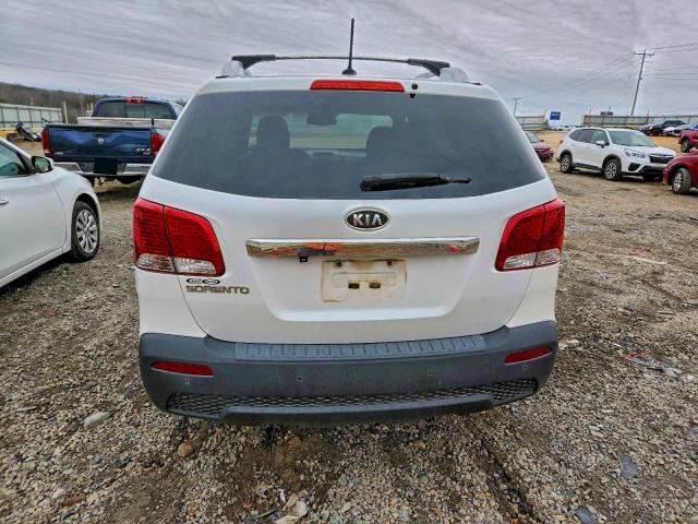 Kia Sorento Base Image 12