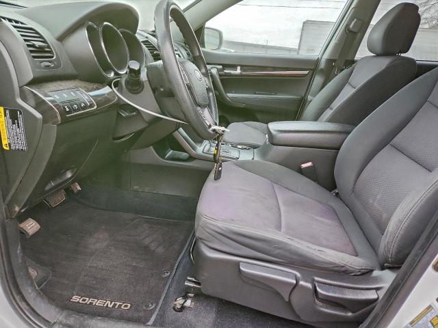 Kia Sorento Base Image 8