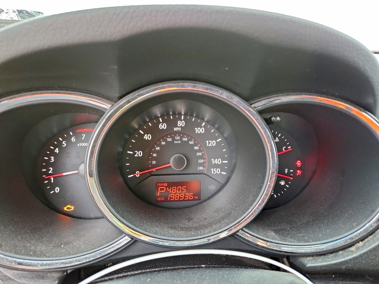 Kia Sorento Base Image 11