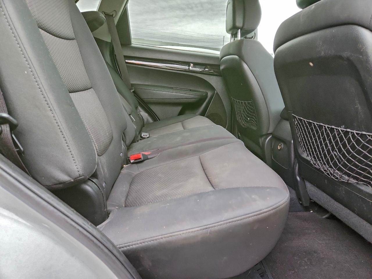 Kia Sorento Base Image 6