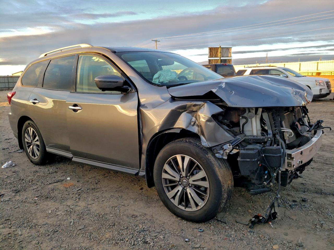 Nissan Pathfinder S Image 8