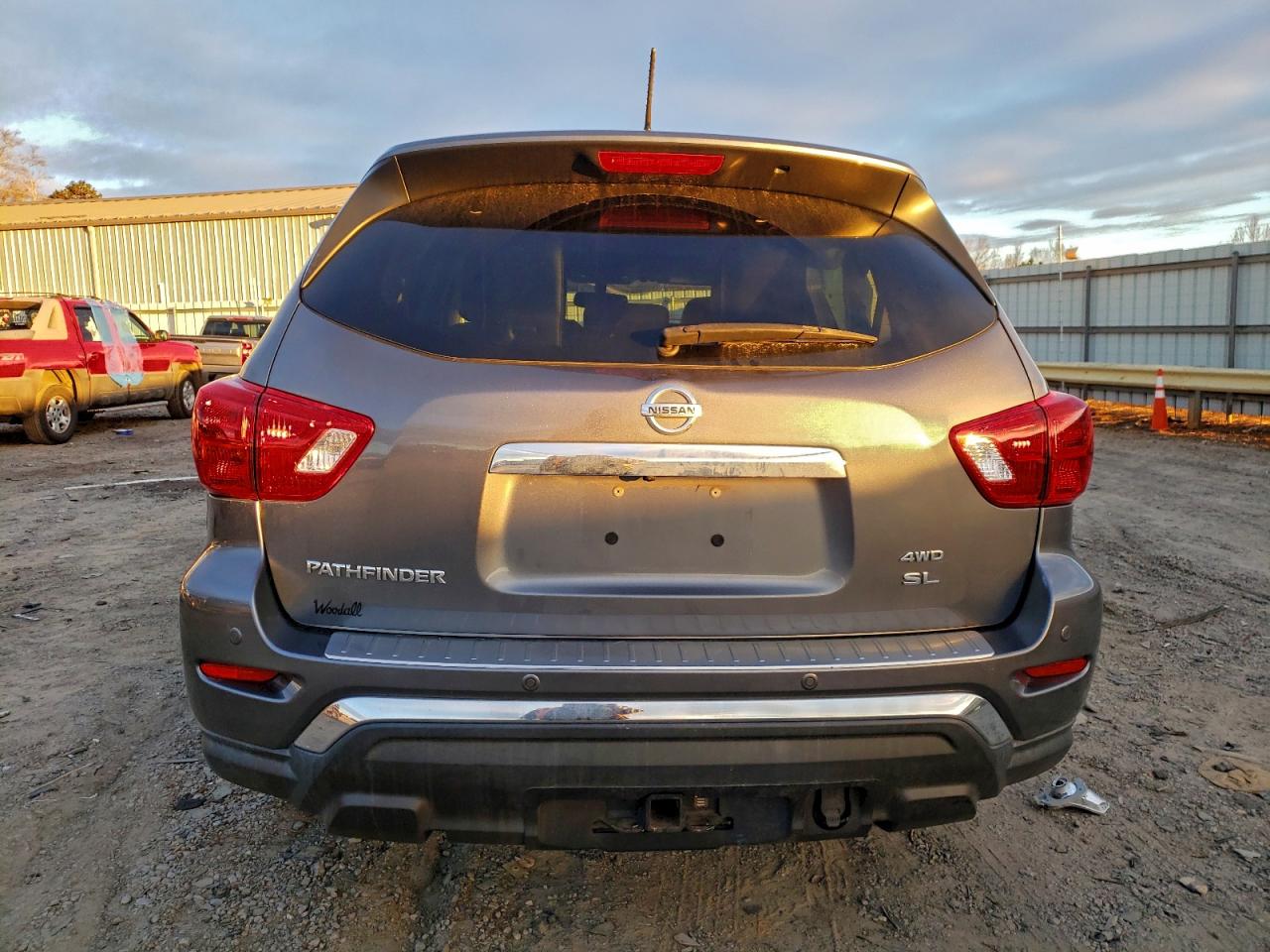 Nissan Pathfinder S Image 4