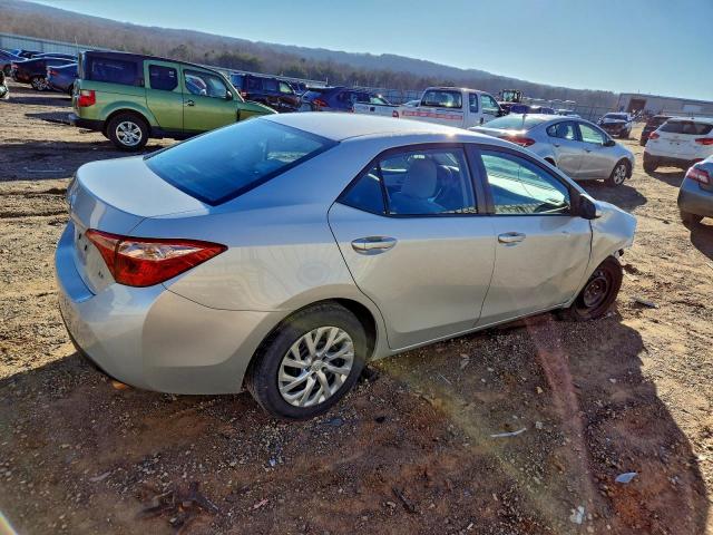 Toyota Corolla L Image 5