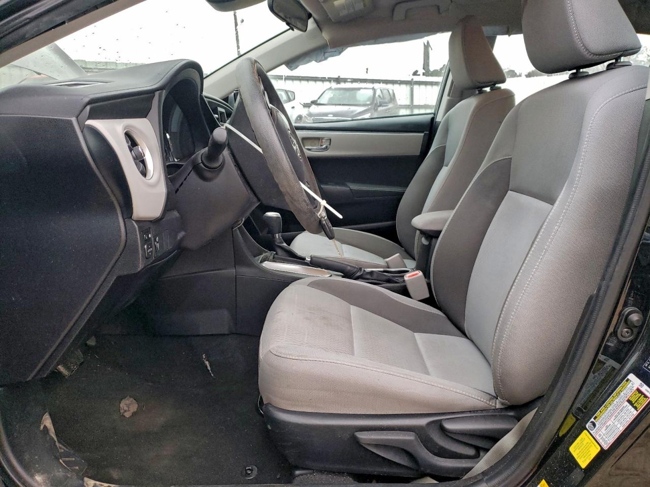 Toyota Corolla L Image 9