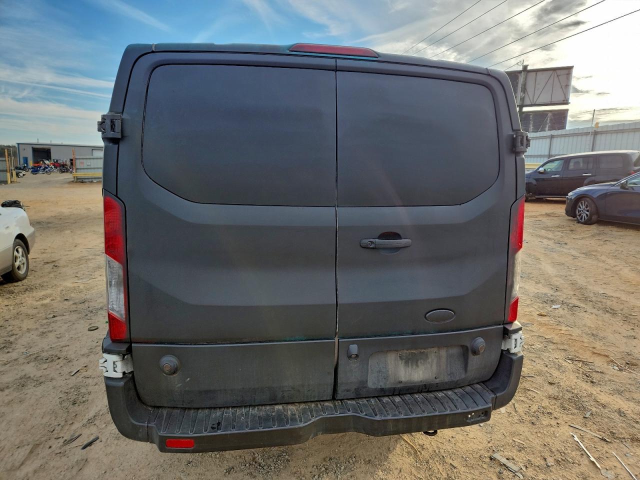 Ford Transit T-250 Image 7