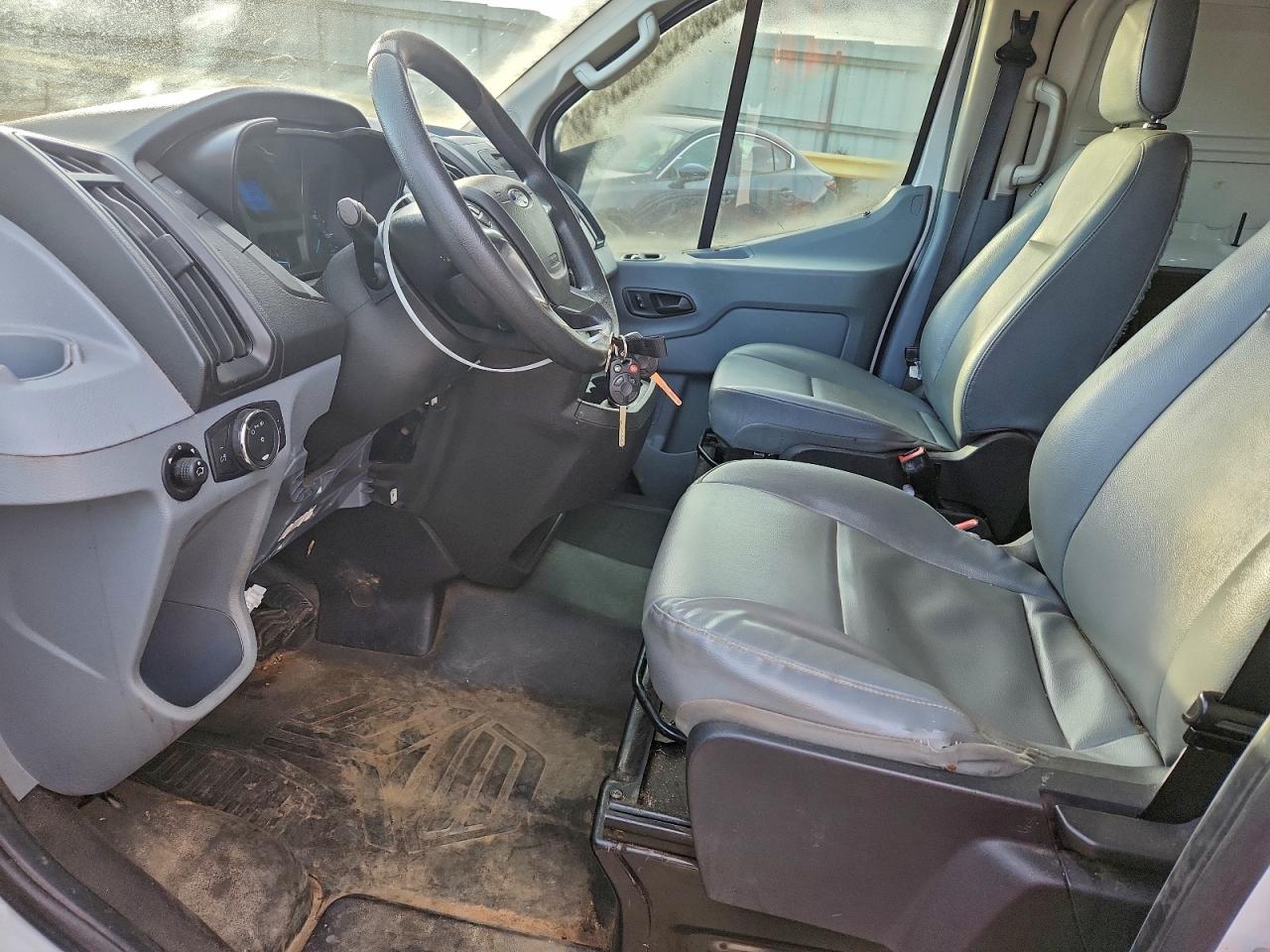 Ford Transit T-250 Image 6