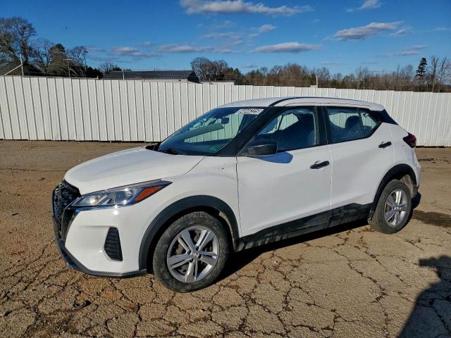  Salvage Nissan Kicks
