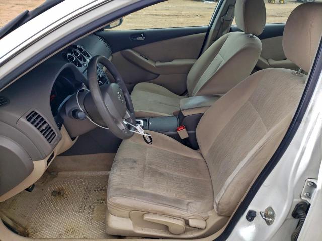 Nissan Altima Base Image 8