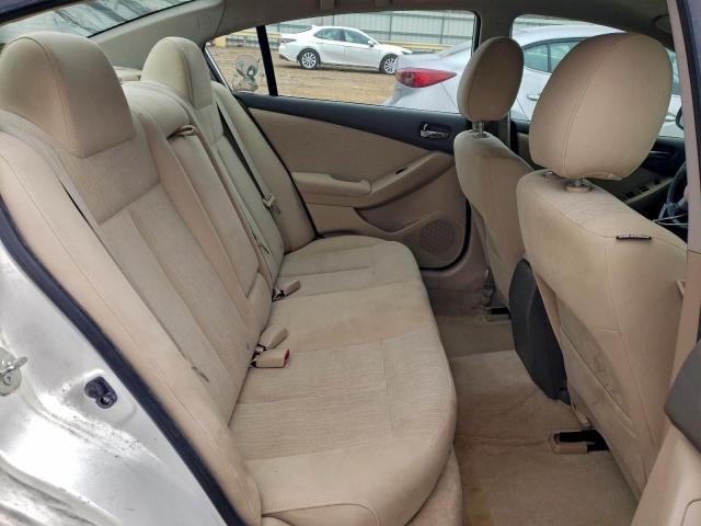 Nissan Altima Base Image 9