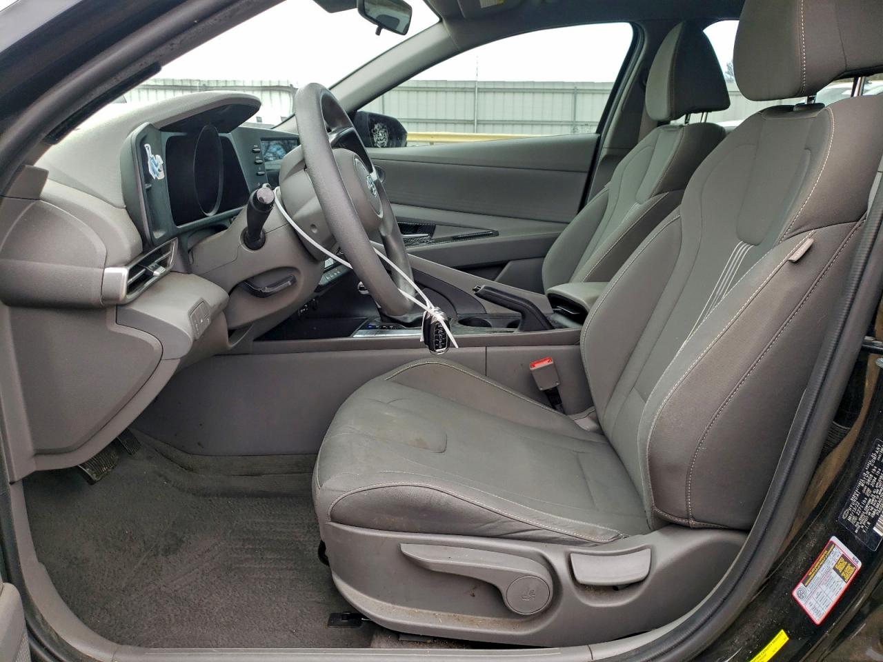 Hyundai ELANTRA Sel Image 8
