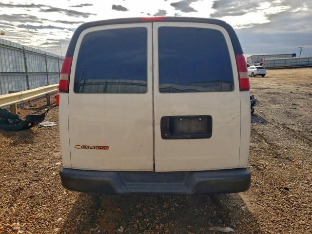 Chevrolet Express Image 12