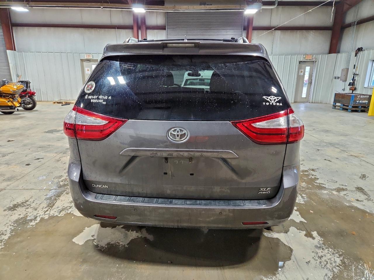 Toyota Sienna Xle Image 8