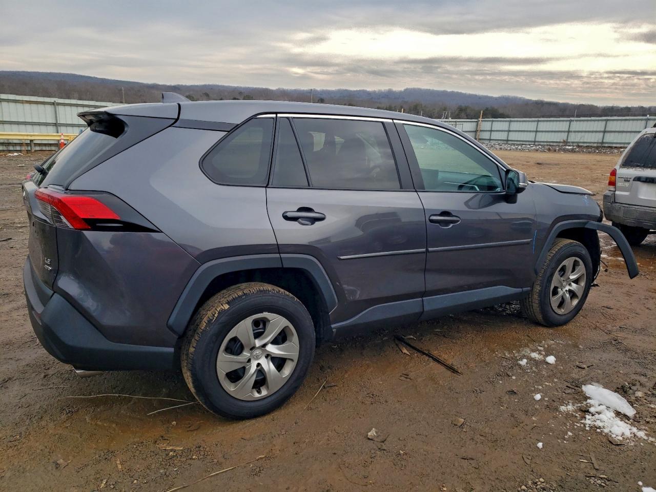 Toyota RAV4 Le Image 11