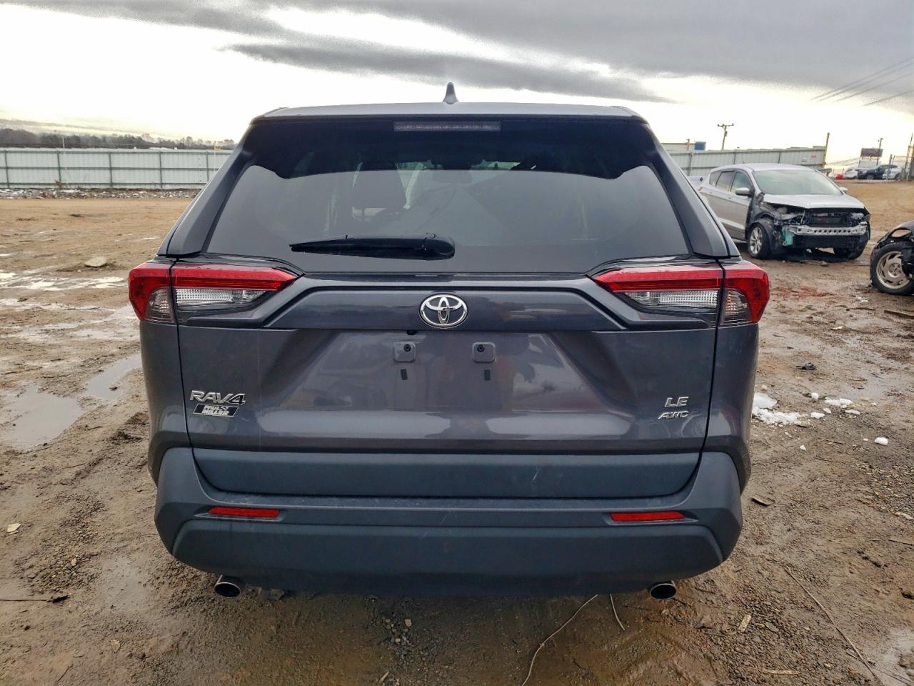 Toyota RAV4 Le Image 13