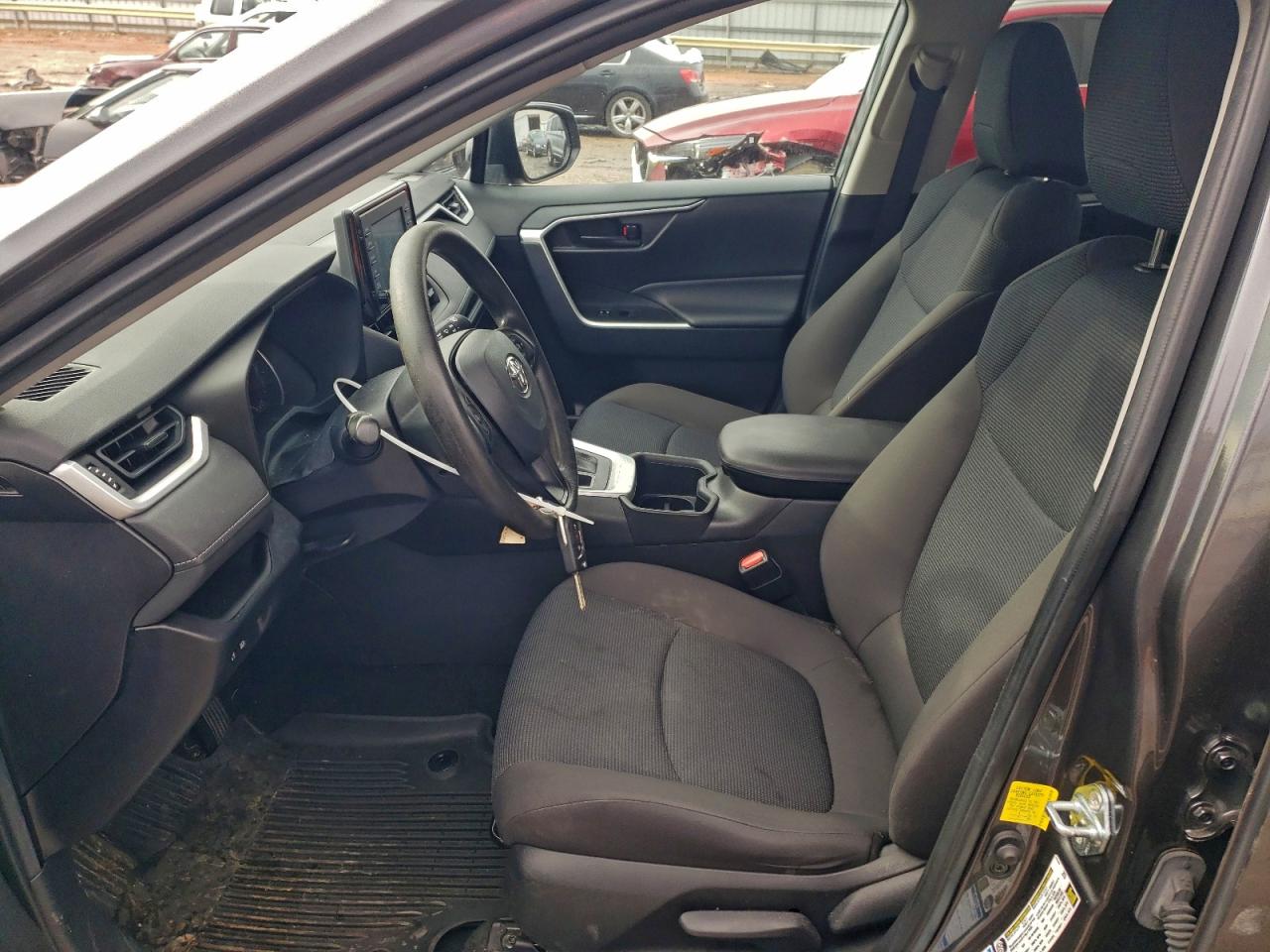 Toyota RAV4 Le Image 3