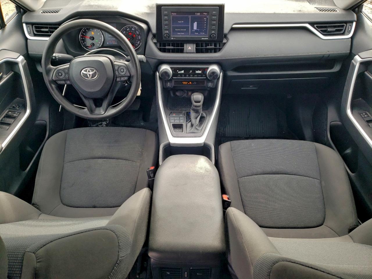 Toyota RAV4 Le Image 9