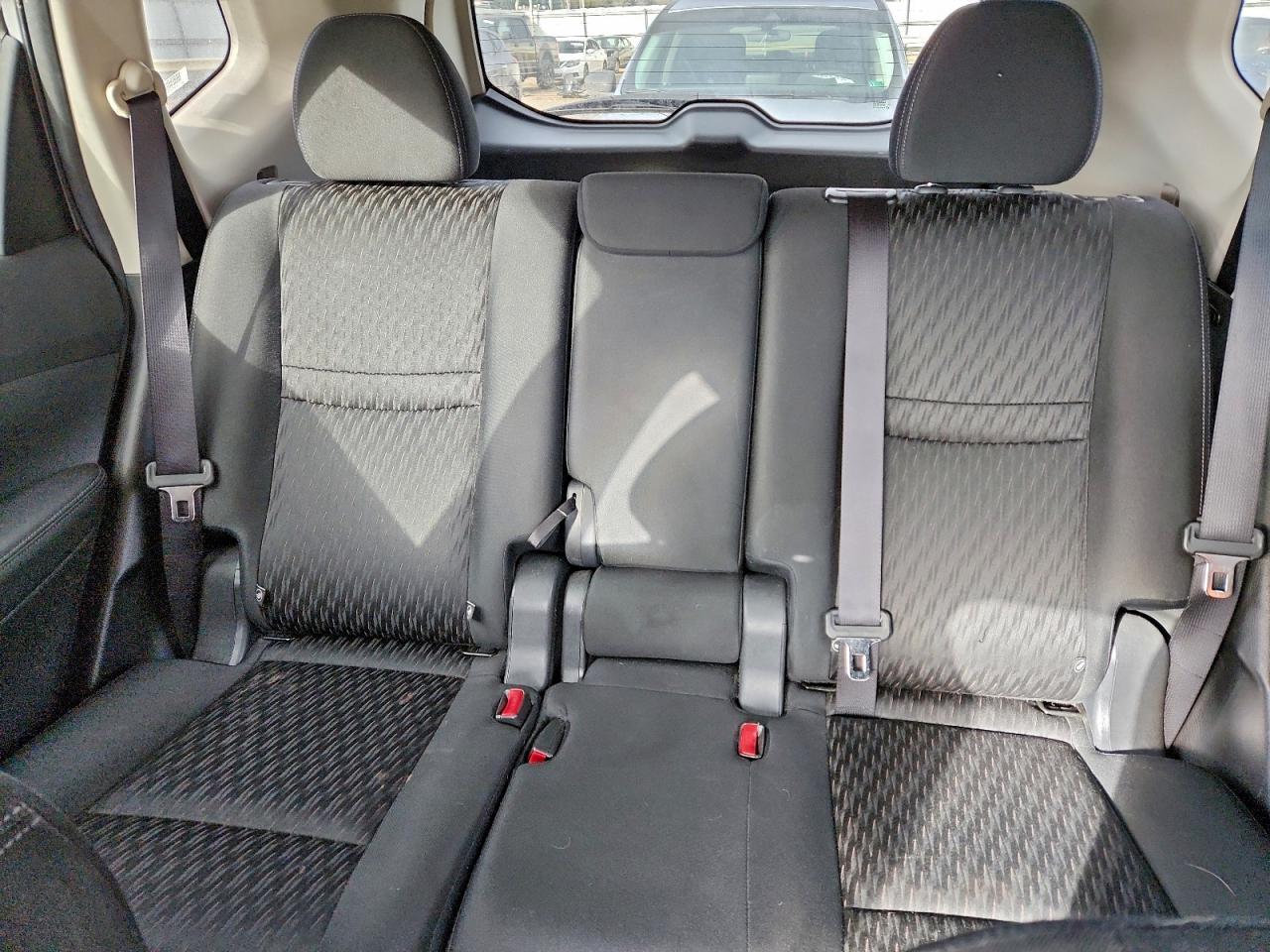 Nissan Rogue S Image 7