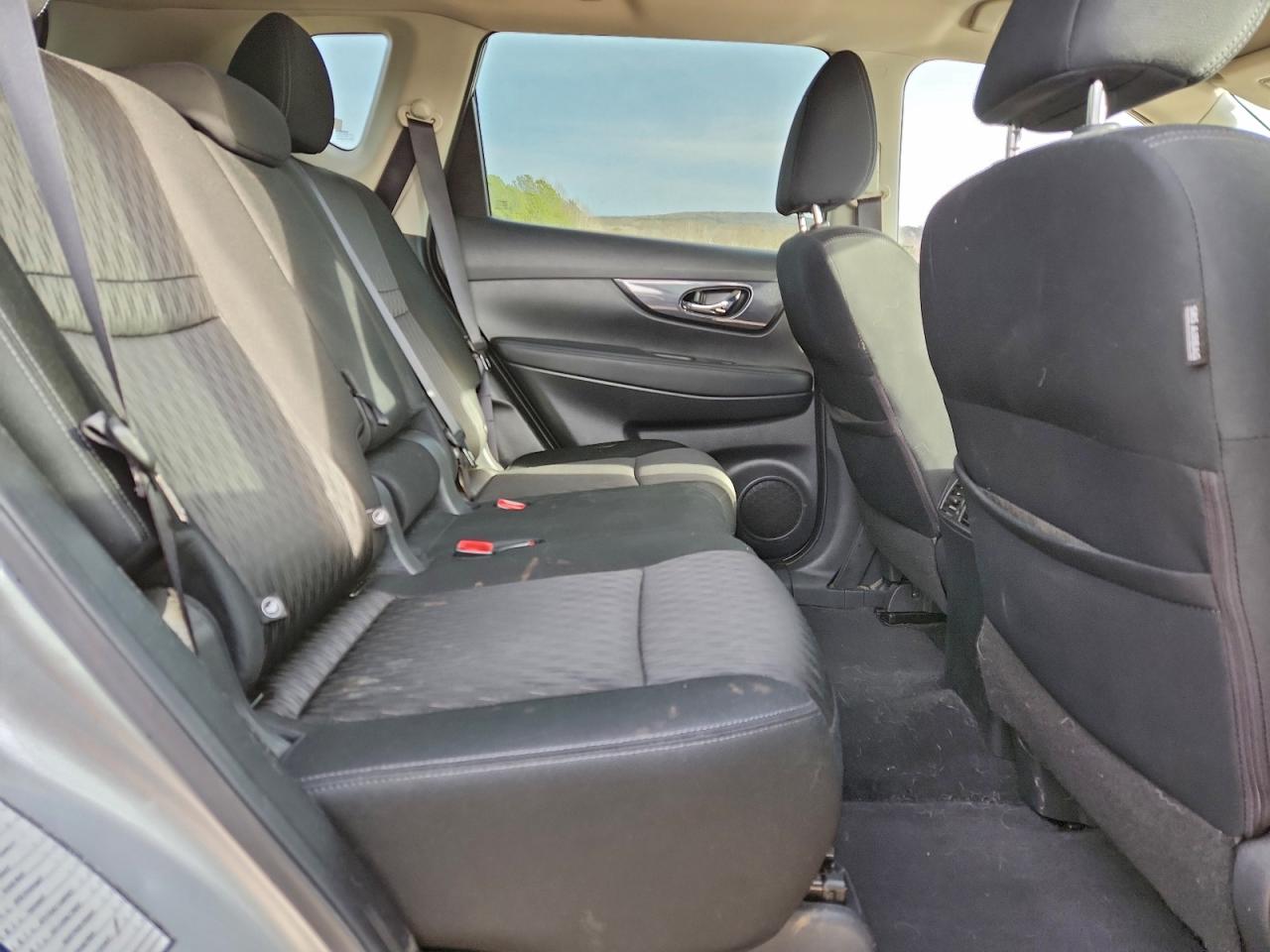 Nissan Rogue S Image 8