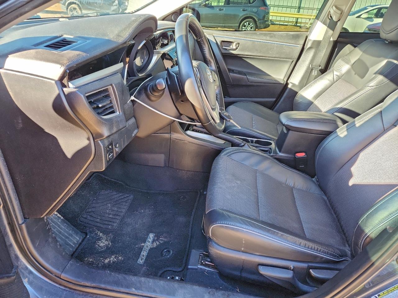 Toyota Corolla L Image 4