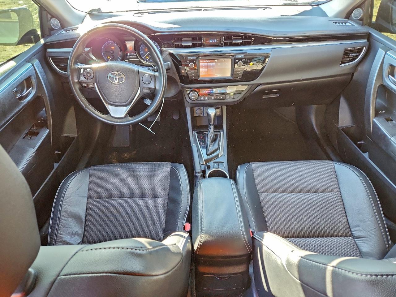 Toyota Corolla L Image 9