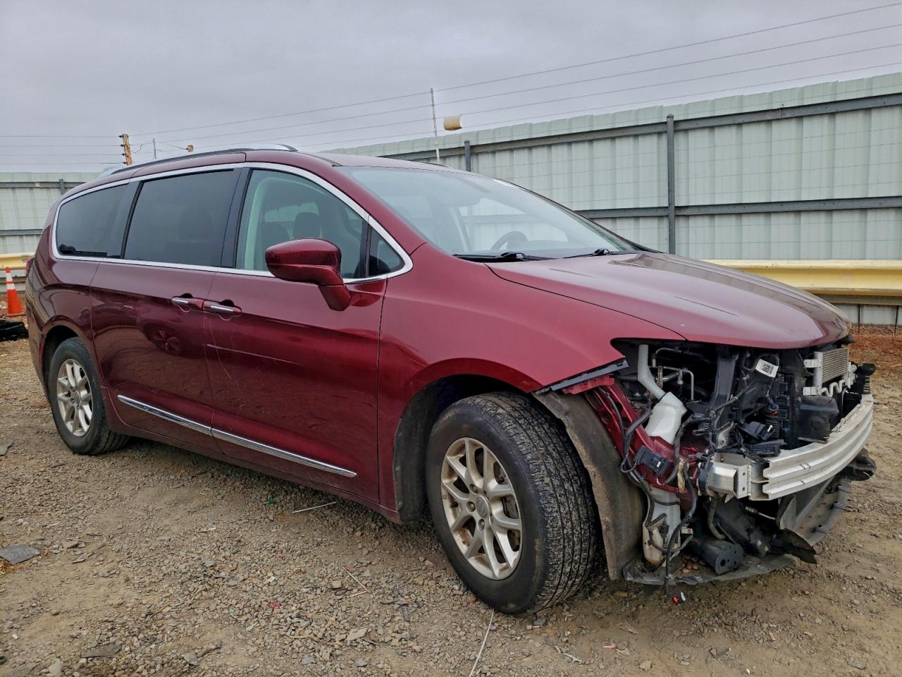 Chrysler Pacifica Touring L Image 3