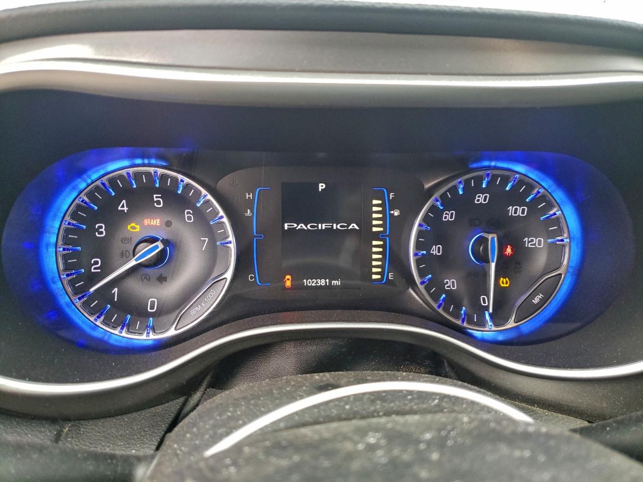 Chrysler Pacifica Touring L Image 14