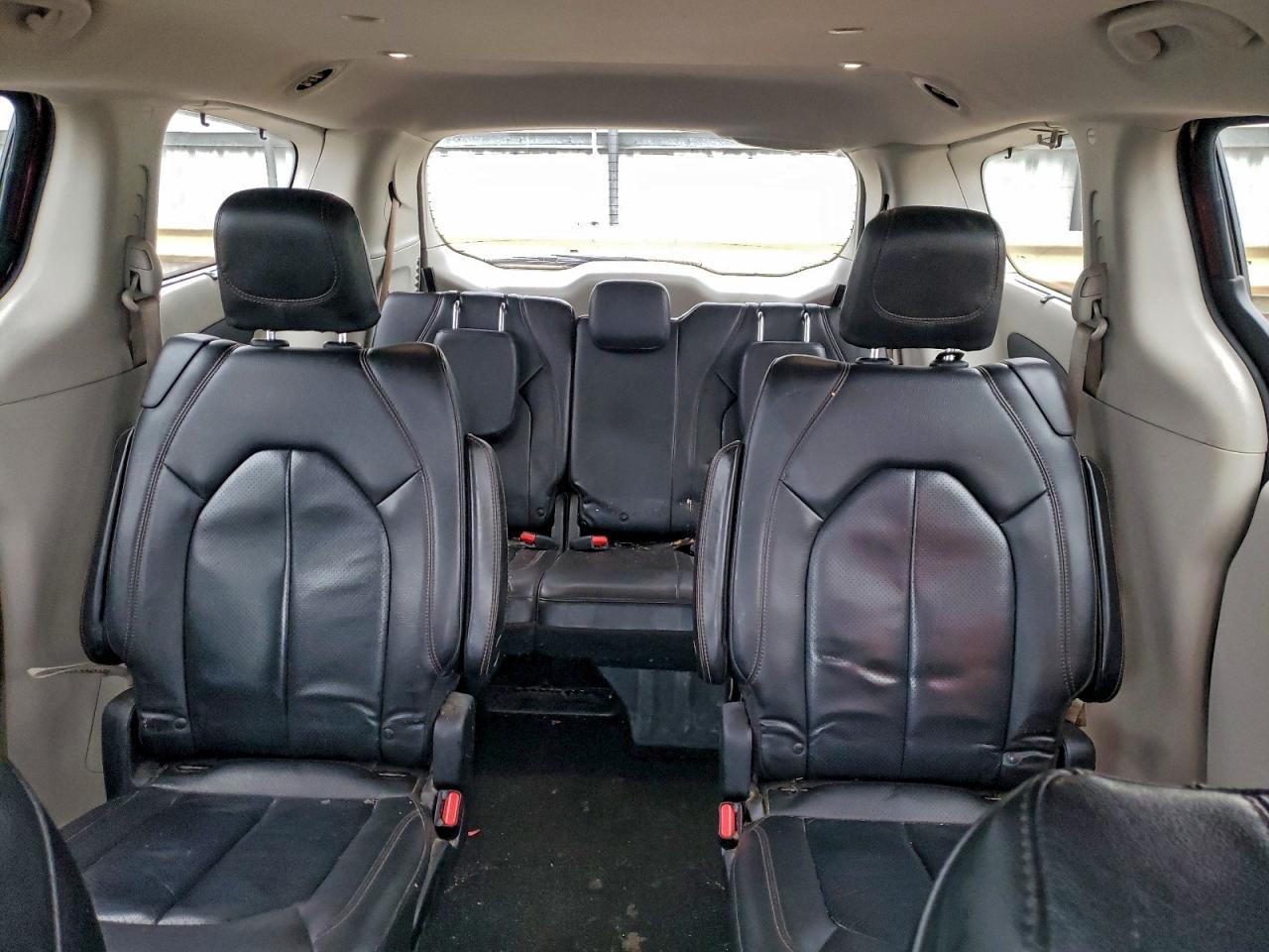 Chrysler Pacifica Touring L Image 11